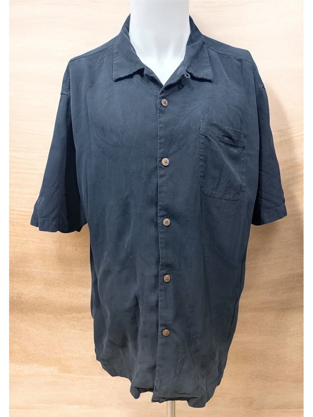 Tommy Bahama XL Black Silk Short Sleeve Button-Up Shirt with Palm Tree Pattern